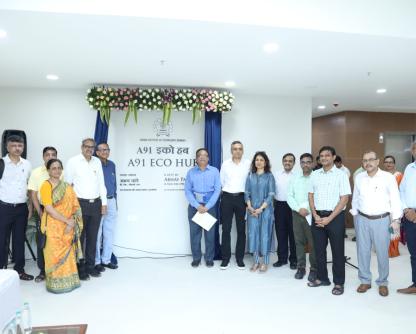 IIT Bombay Diginitaries and alumni during plaque unveiling of A91 Eco Hub