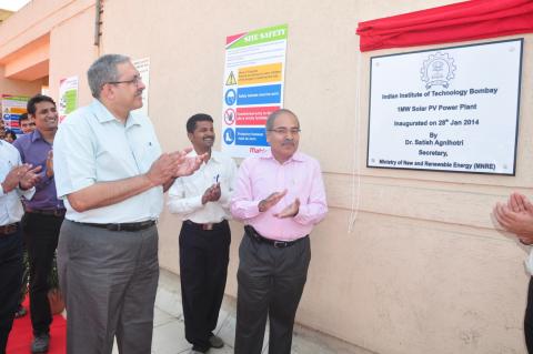 Dr. Satish Agnihotri, Secretary MNRE and Prof. Devang V. Khakhar, Director, IIT Bombay at the inauguration plaque.